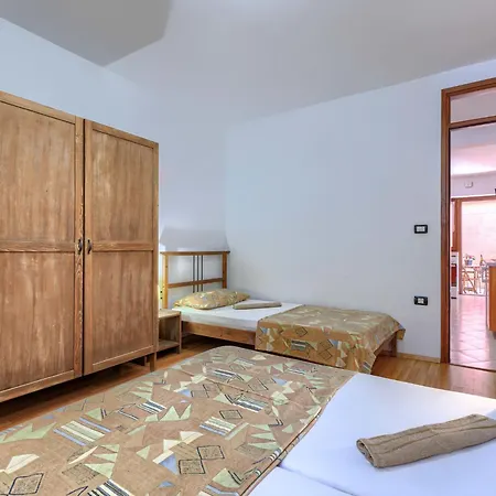 Vinka - Roj434 By Interhome